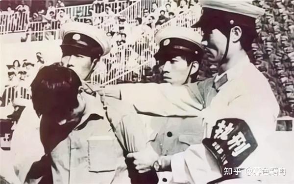 1983年他调任为公安部部长,刚上任就被邓公批评:你下不了手? - 知乎