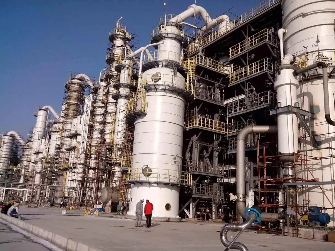 聚焦石化行业现状分析及智能工厂探索案例