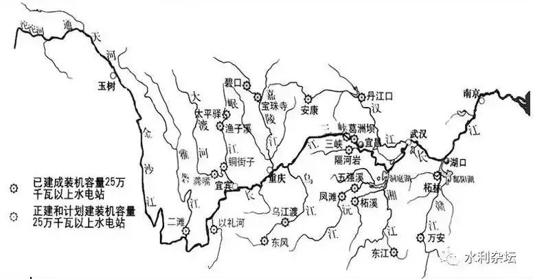 於青藏高原的唐古拉山脈各拉丹冬峰西南側,幹流流經青海,西藏,四川