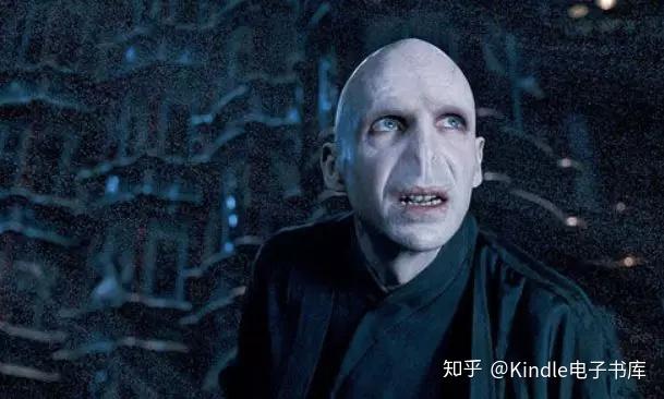 很明显,伏地魔的父亲是不会喜欢上梅洛普这样的女人,于是她只好用迷情