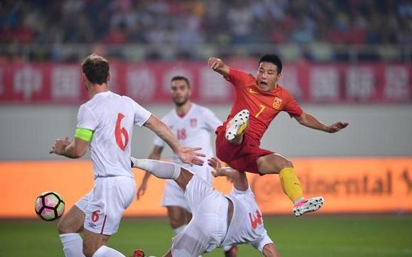 国足停球太业余里皮我不满意全场仅一亮点