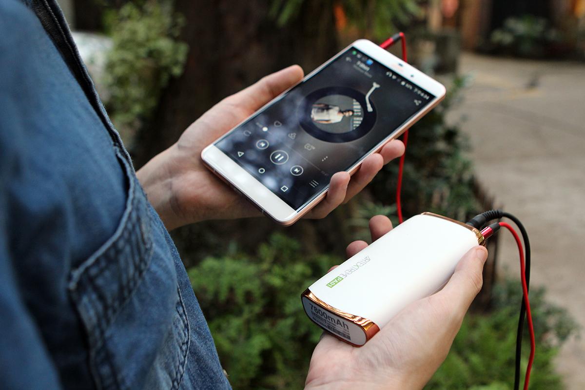 地铁上充电宝爆炸你用的移动电源安全吗