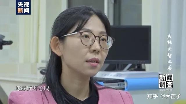 北京劳动保障职业学院教师 王婷:我们跟老人家打招呼,上来我们会去问