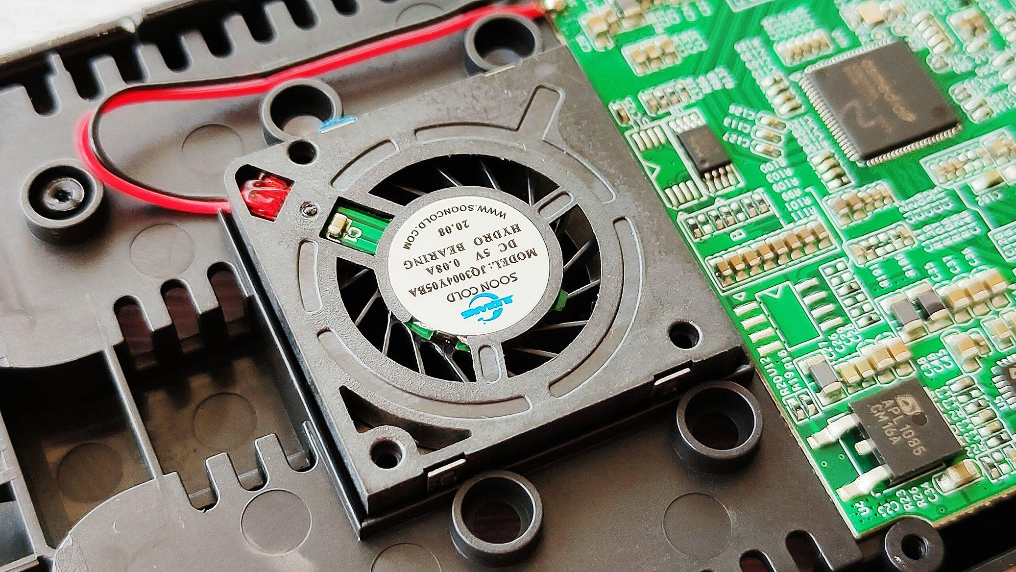 优越者双盘位nvme硬盘盒内置风扇和脱机克隆uniteks206a体验