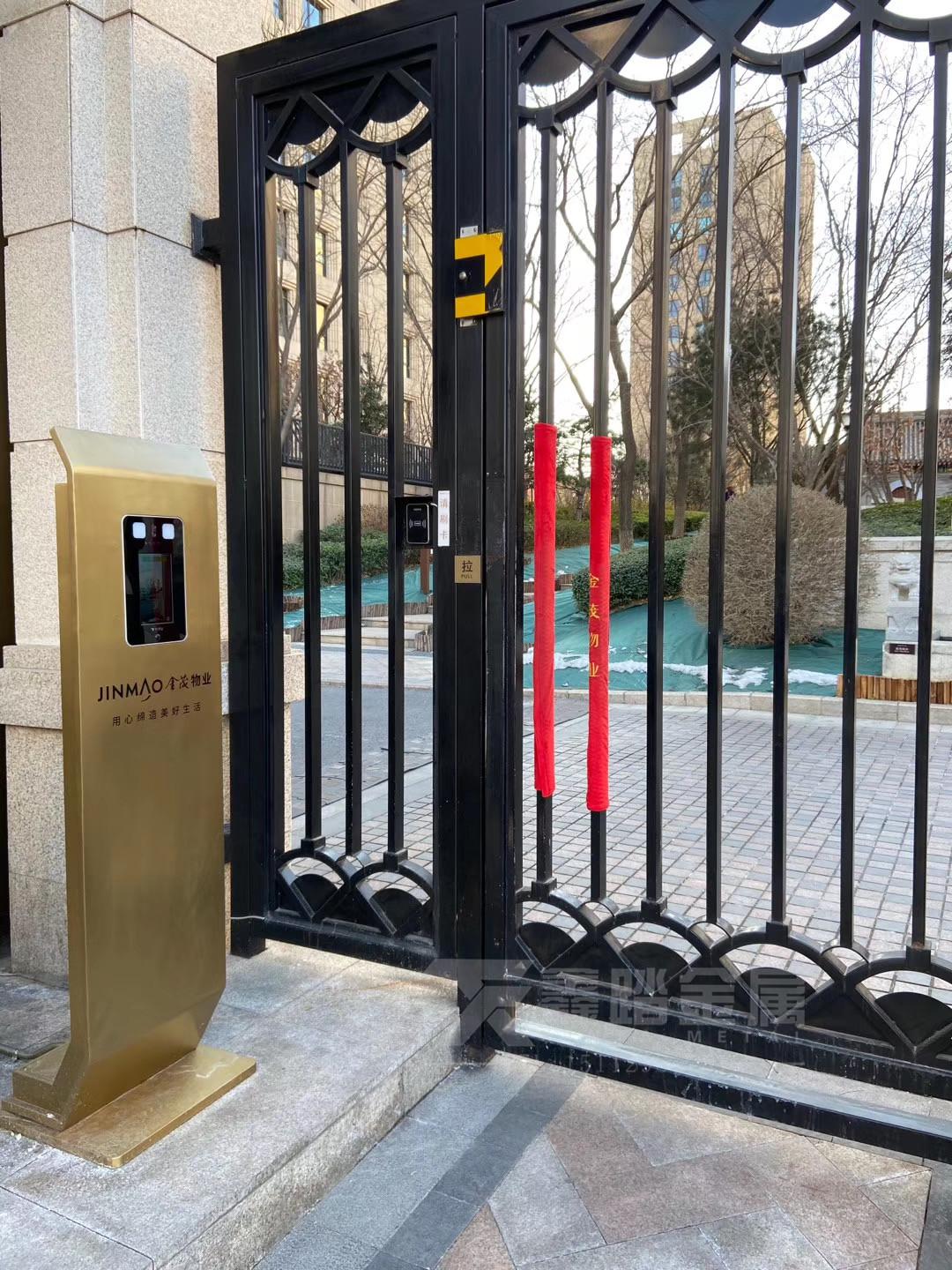 钛金不锈钢门口机立柱楼宇人脸识别立柱整个楼盘巨大看点