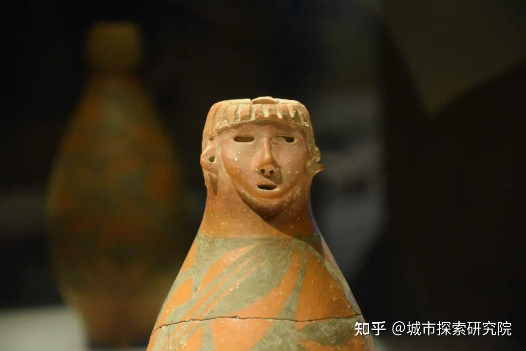 仰韶文化(距今7000-5000年),人头形器口彩陶瓶(整体及头部细节),甘肃