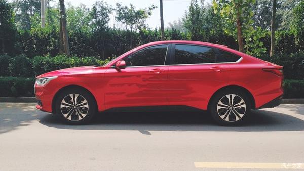 小妹的新宠智能驾控轿跑新宝骏rc6超跑的赶脚