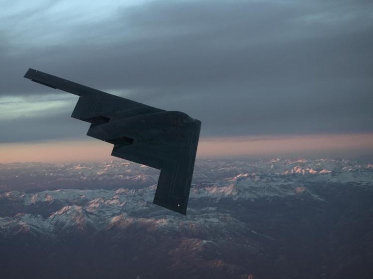 美军b21战略轰炸机产量将达到一百架