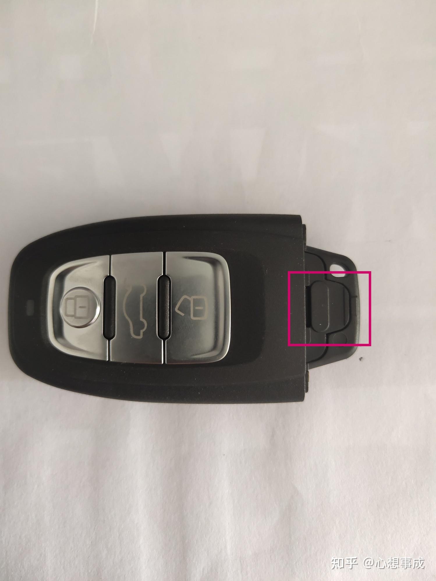 奥迪智能钥匙如何更换电池步骤