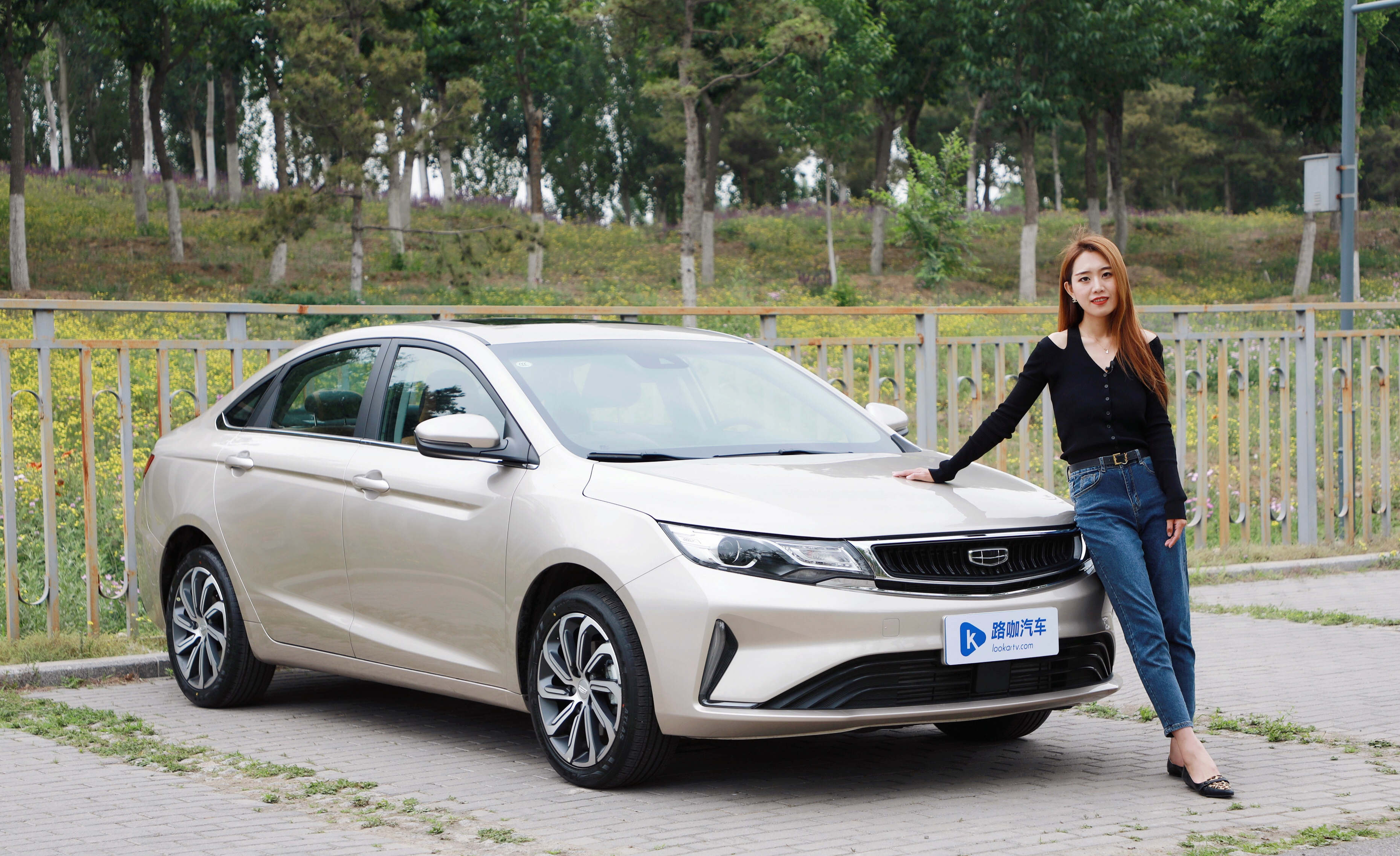 搭载吉客智能系统 实拍吉利帝豪gl