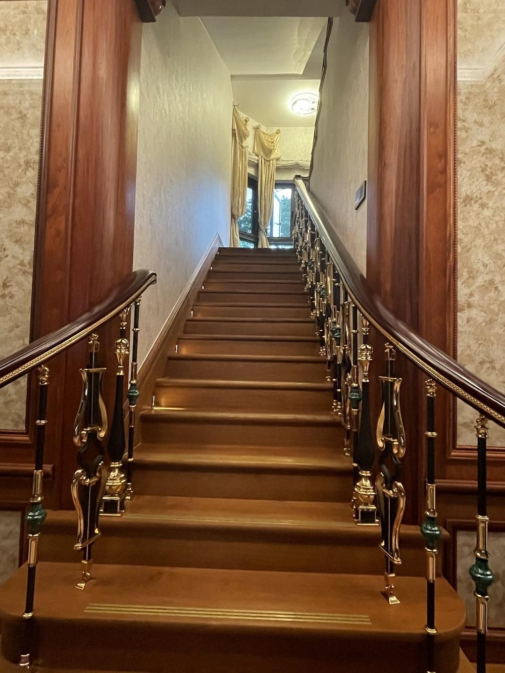 直行梯是生活中最为常见的一种楼梯形式