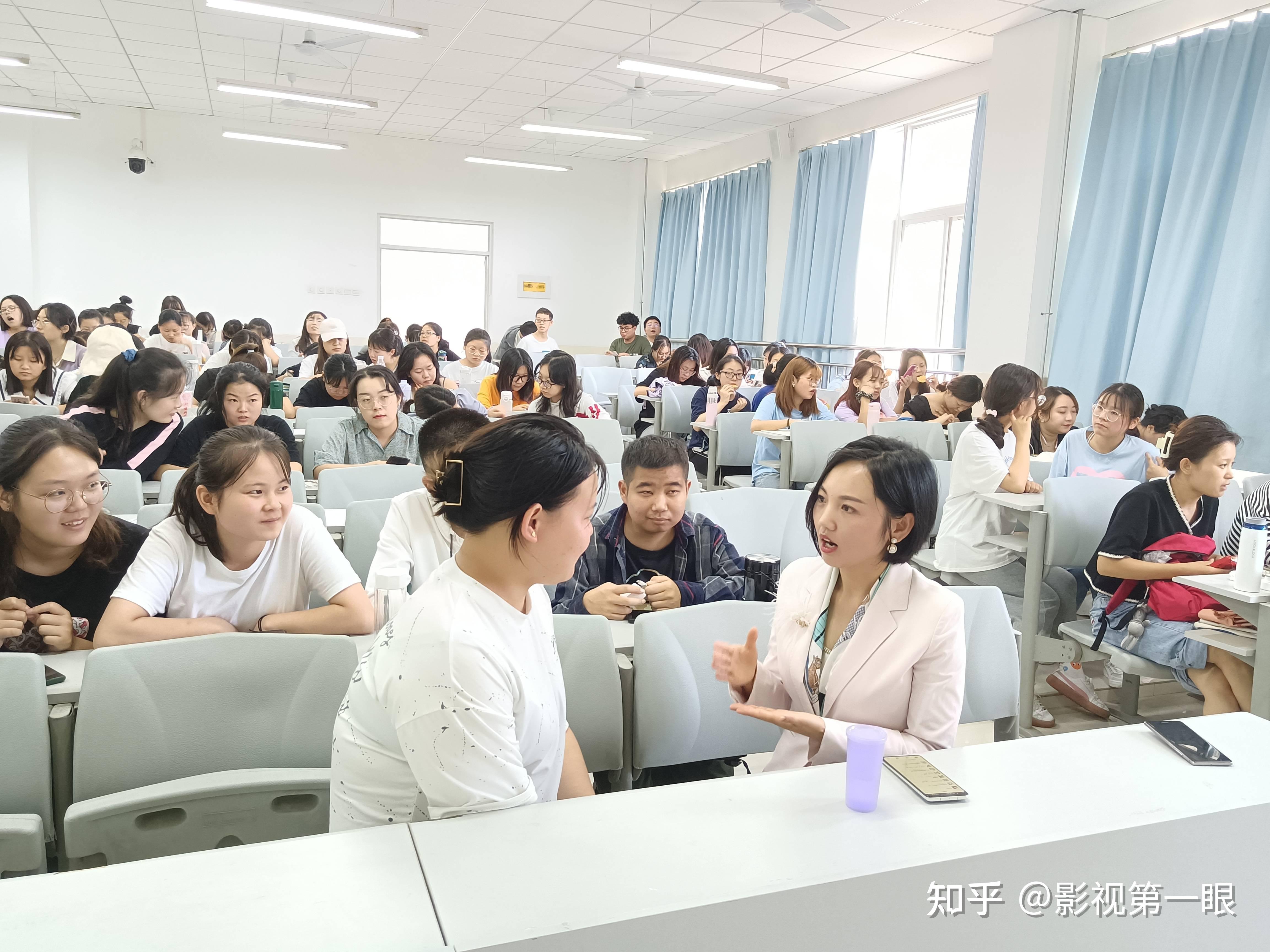 胡楠教师也可以很优雅陕西学前师范学院举办形象礼仪文化专题讲座