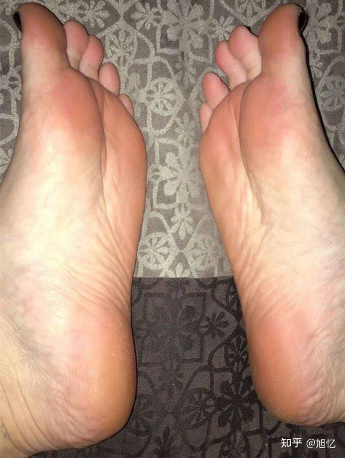 女生的脚真的都不臭吗为何是否有原因