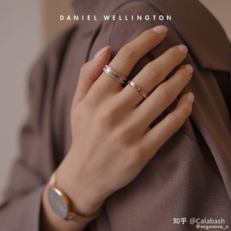 danielwellington 的戒指,整體的風格比較簡潔大氣.