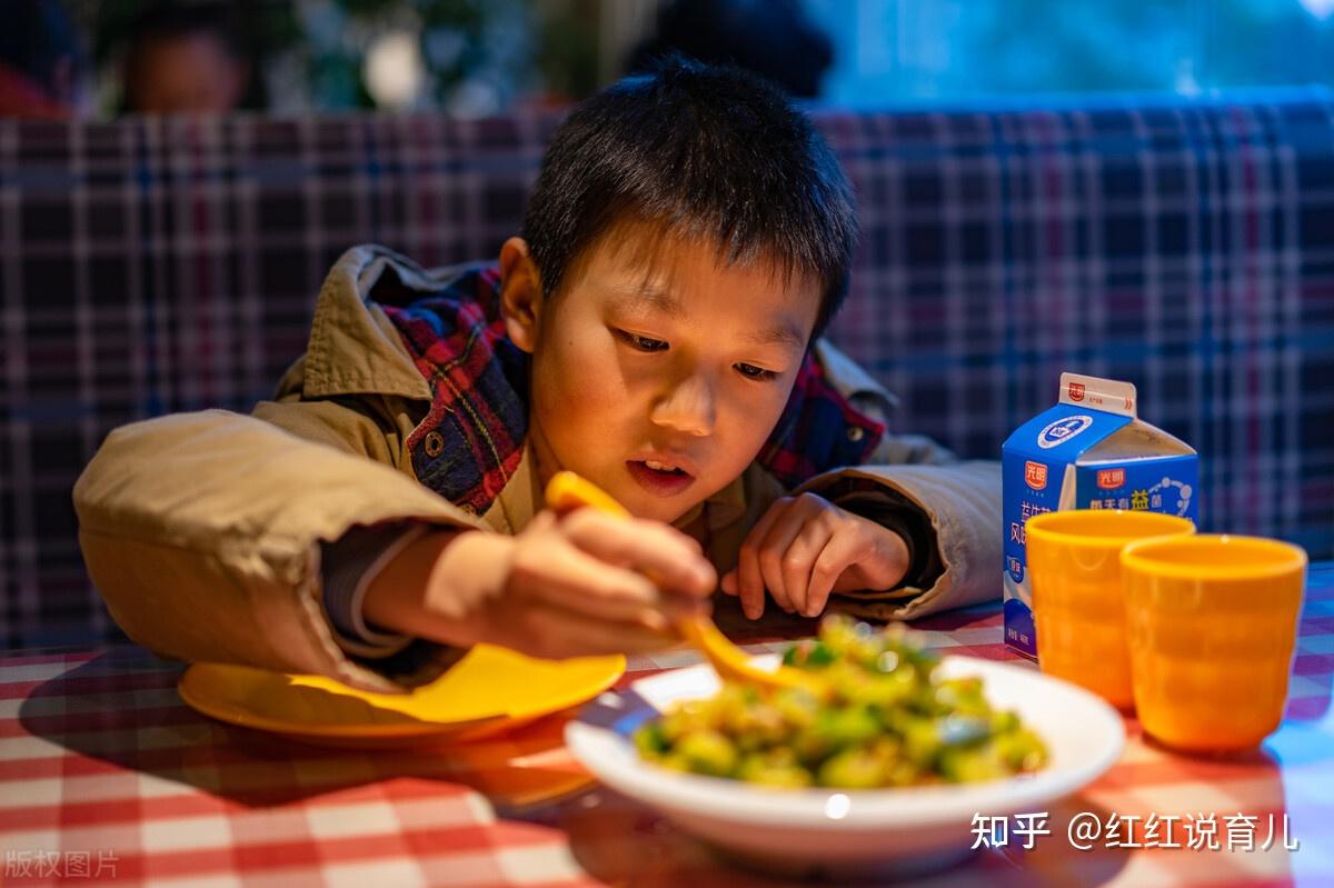 孩子不吃饭，“饿着好了”还是“不许看电视”？家长不要弄错了 - 知乎