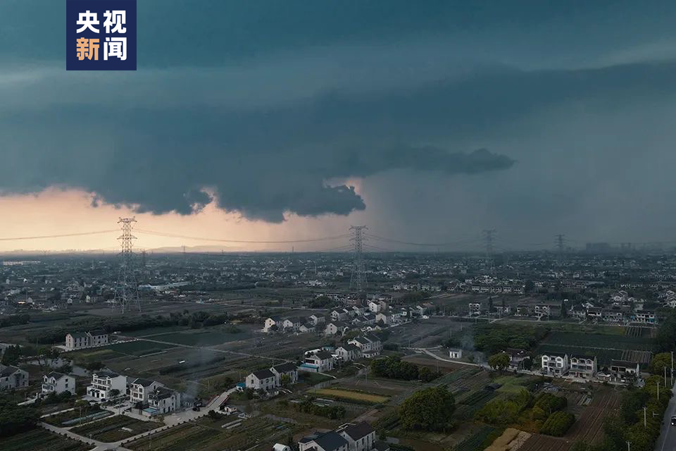 大学生5次冲进台风眼,追逐上百个风暴,获央视点赞!