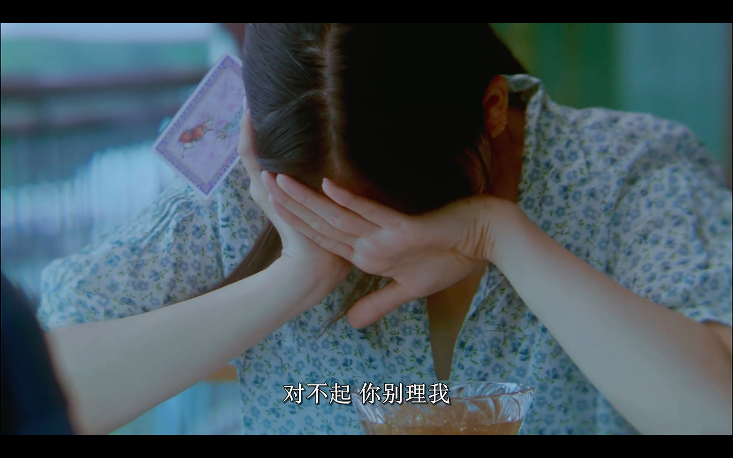 还有一个片段:爱丽丝帮花圆谎,带着学长去好多之前爱丽丝和爸爸去过的