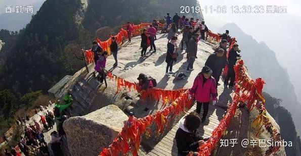 湖南女大学生华山景区自拍坠崖身亡 景区拒绝负责:自拍害死人