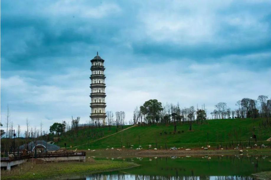 当地文物古迹众多,境内的江西省级重点文物保护单位就有崇文塔,太子塔