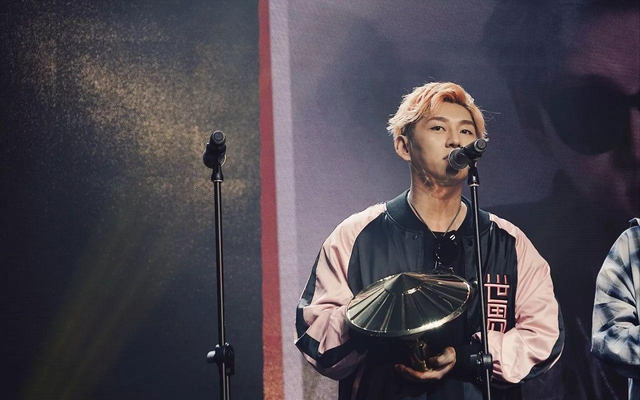 双面韩宇真正real的东西就是你他妈就踏踏实实练练舞丨舞间休息室