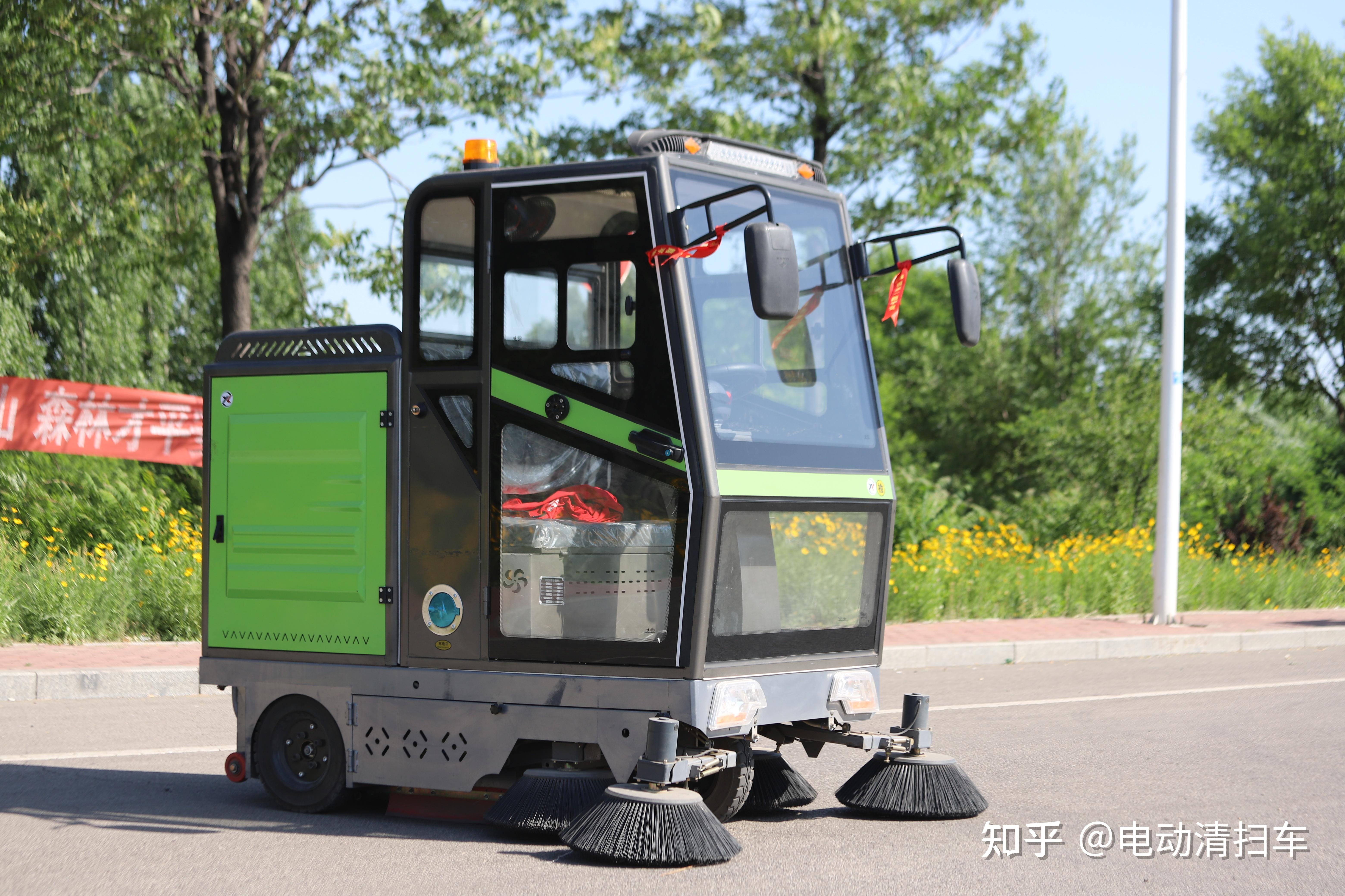 工程路面清扫车使用场所有哪些为城市带来哪些好处