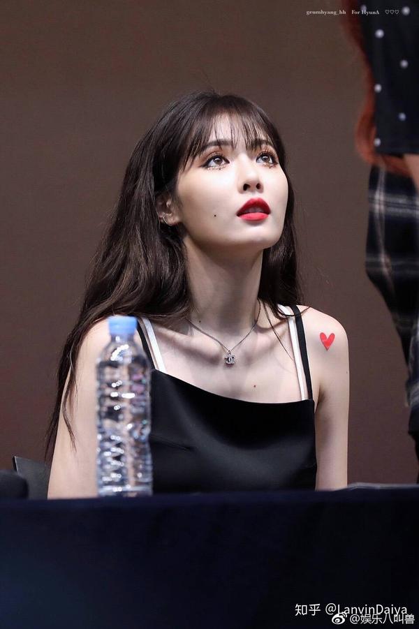 当然是南韩两位妖精李宣美老师和金泫雅老师,身材颜值业务能力都是