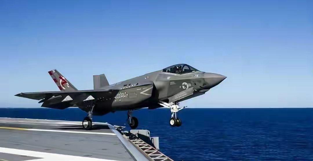 辽宁舰上惊现歼35