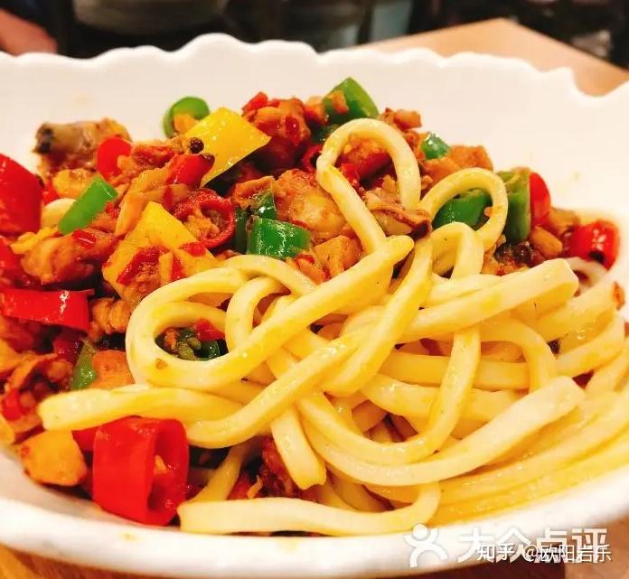 辣爆小公鸡拌面