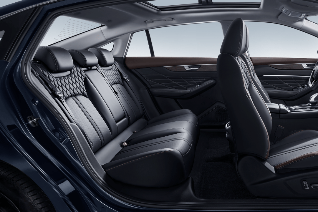 空间:奕炫max宽体设计更宽敞