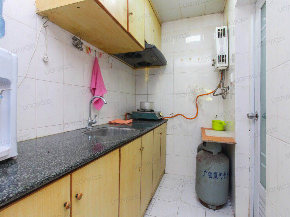 万方园两套:电梯房