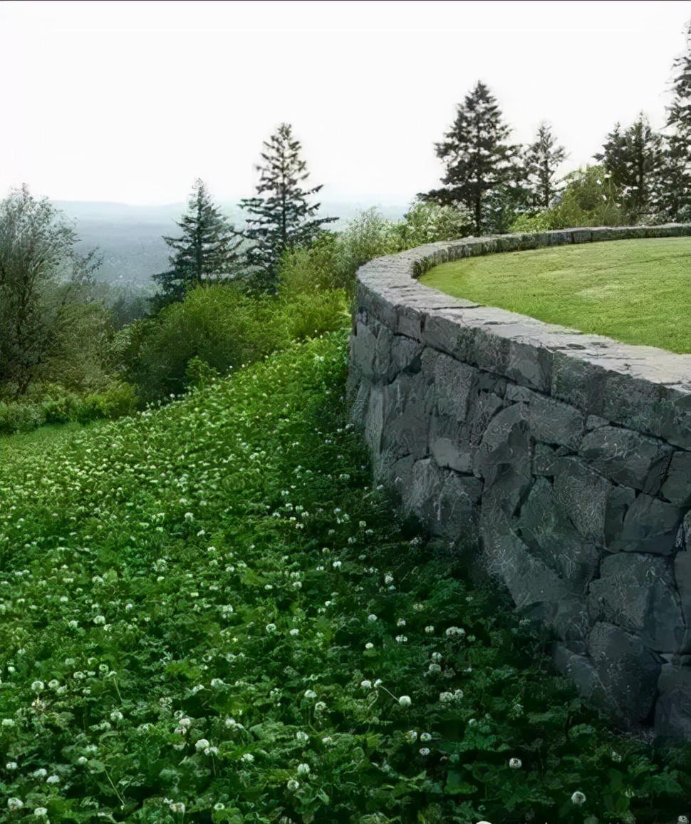 挡土墙:设置在路堑边坡底部,主要用于支撑开挖后不能自行稳定的山坡