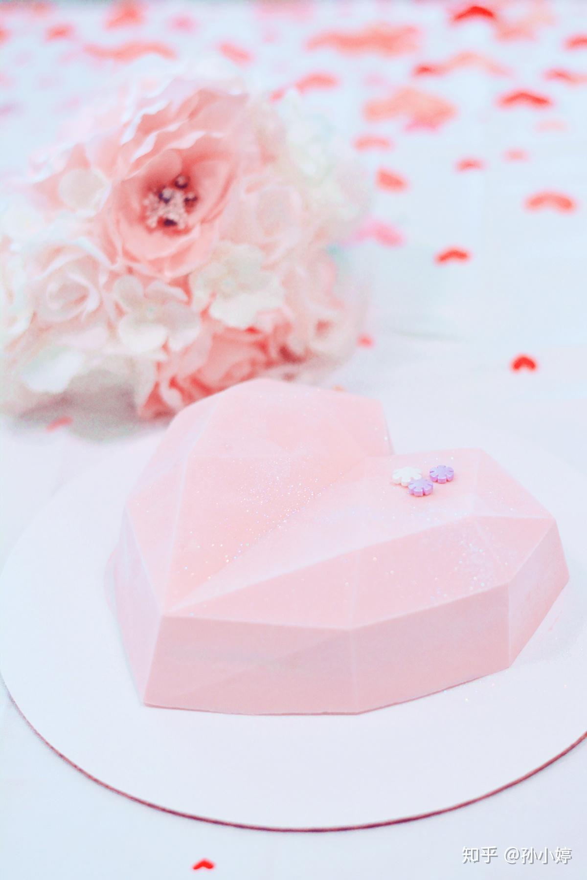 连甜品都是爱你的形状心形钻石慕斯蛋糕