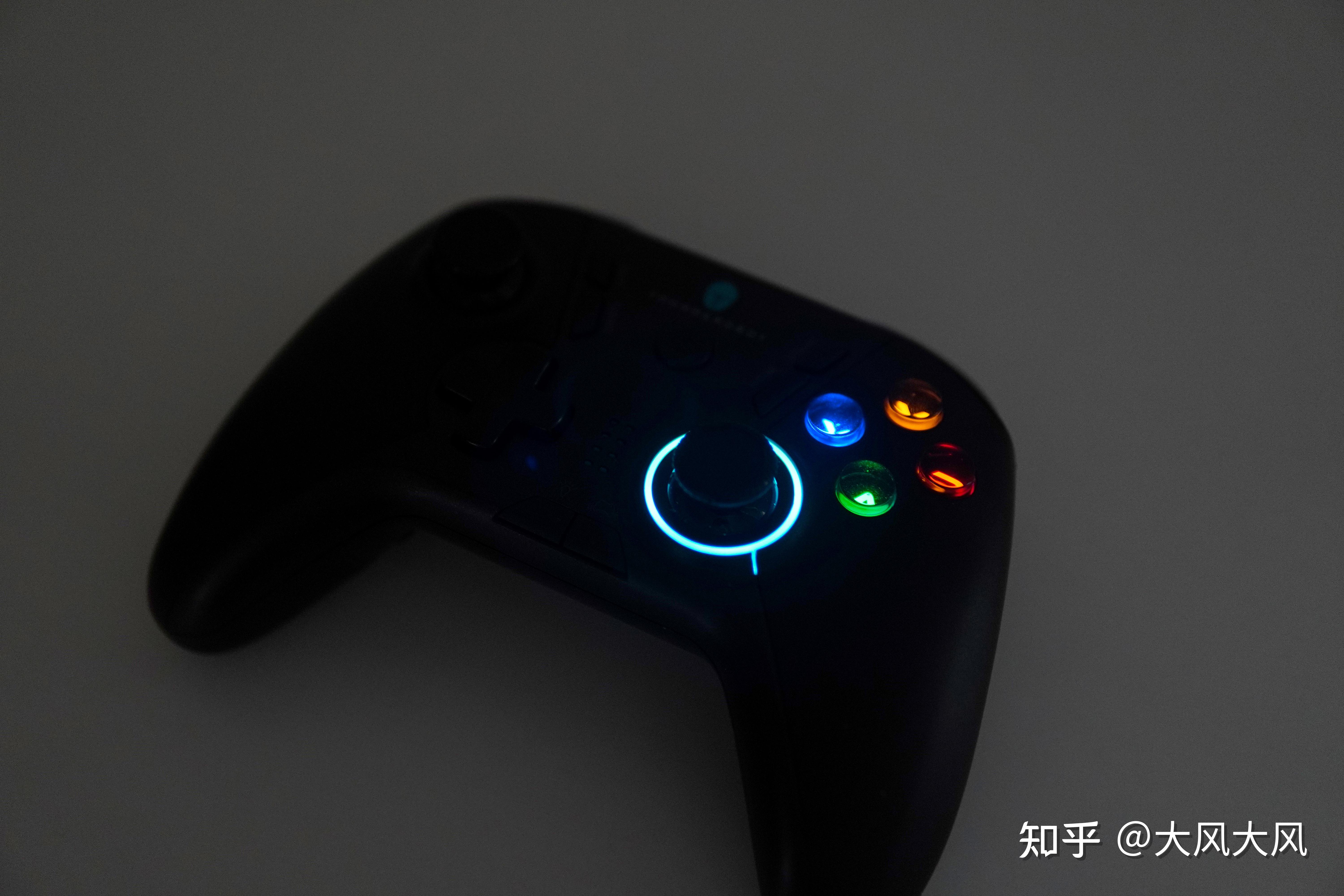 自带手机支架的手柄雷神g50游戏手柄上手体验评测