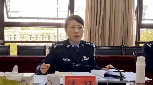 女警花凌娅自首,“瘾”犯了就脱衣服,命令下属伸手帮她“缓解” - 知乎