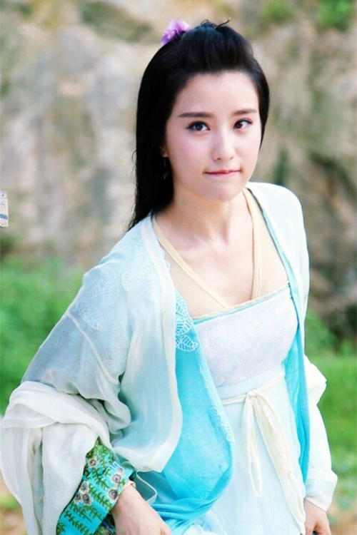 后因嫉妒花千骨,在目睹落十一的死后,悲痛万分,一时情急,刺了花千骨