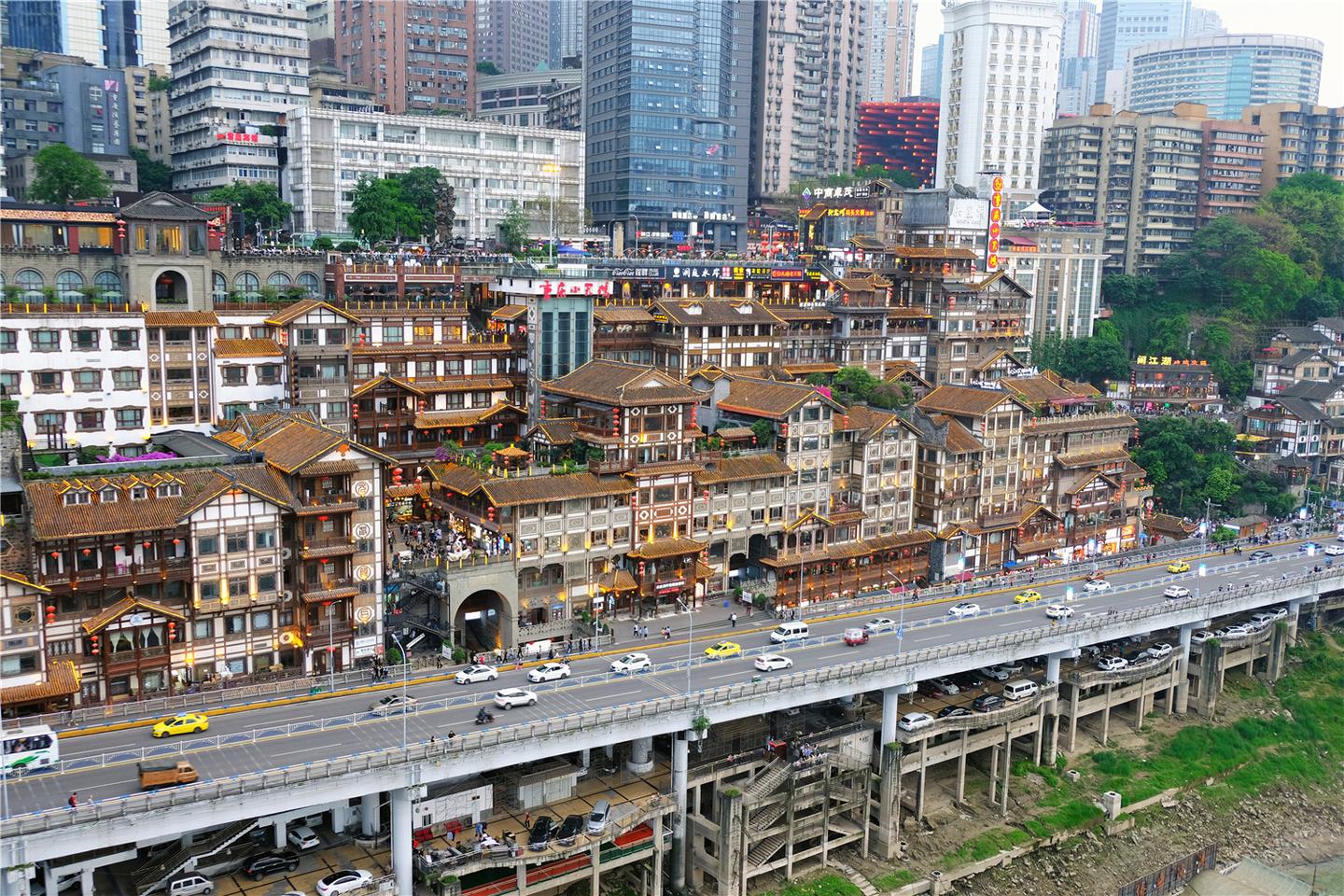 洪崖洞撕碎网红标签 打造实景街区 带你重回80年代的山城超社会 知乎