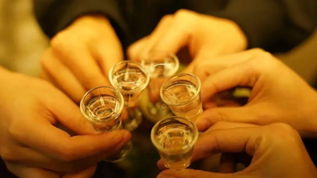 “敬酒不吃吃罚酒”的由来,为何都是三杯酒? - 知乎