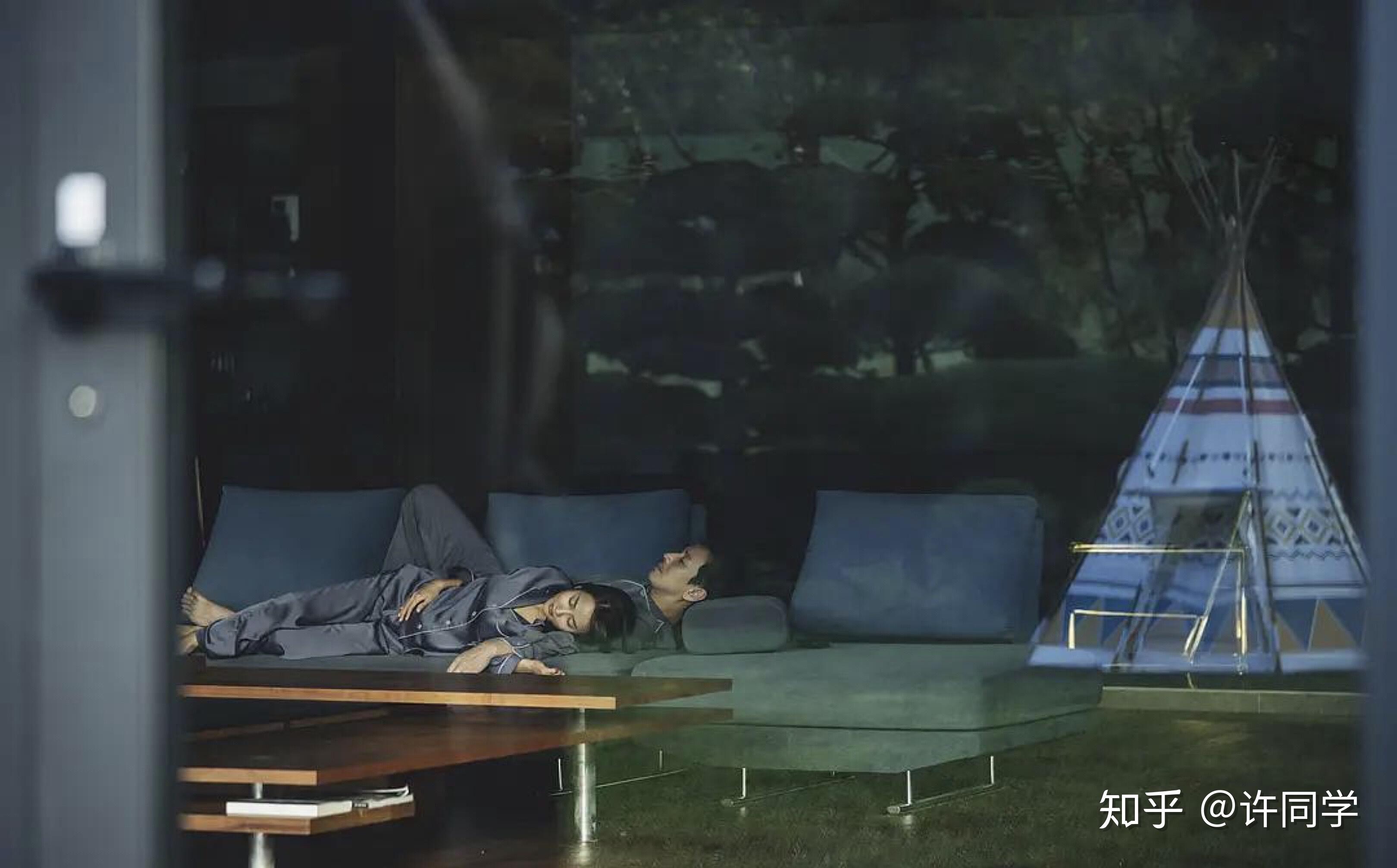 电影寄生虫一些细节分析