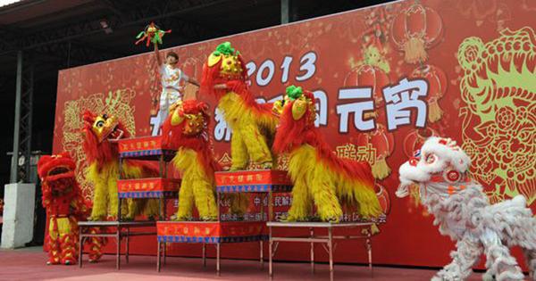 特色演艺圈节目:舞狮表演、舞狮点睛、舞狮采青,南狮/北狮·舞狮助庆表演 - 知乎