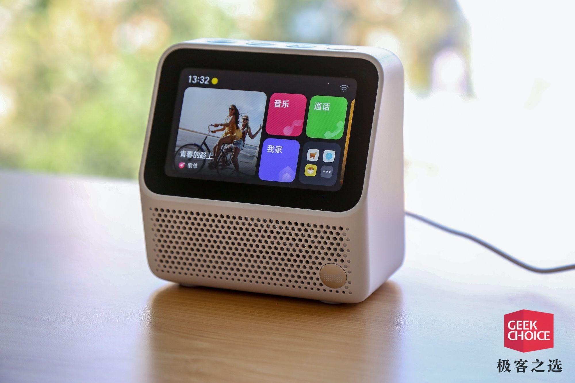 天猫精灵 cc mini:更适合摆在床头的迷你触屏音箱