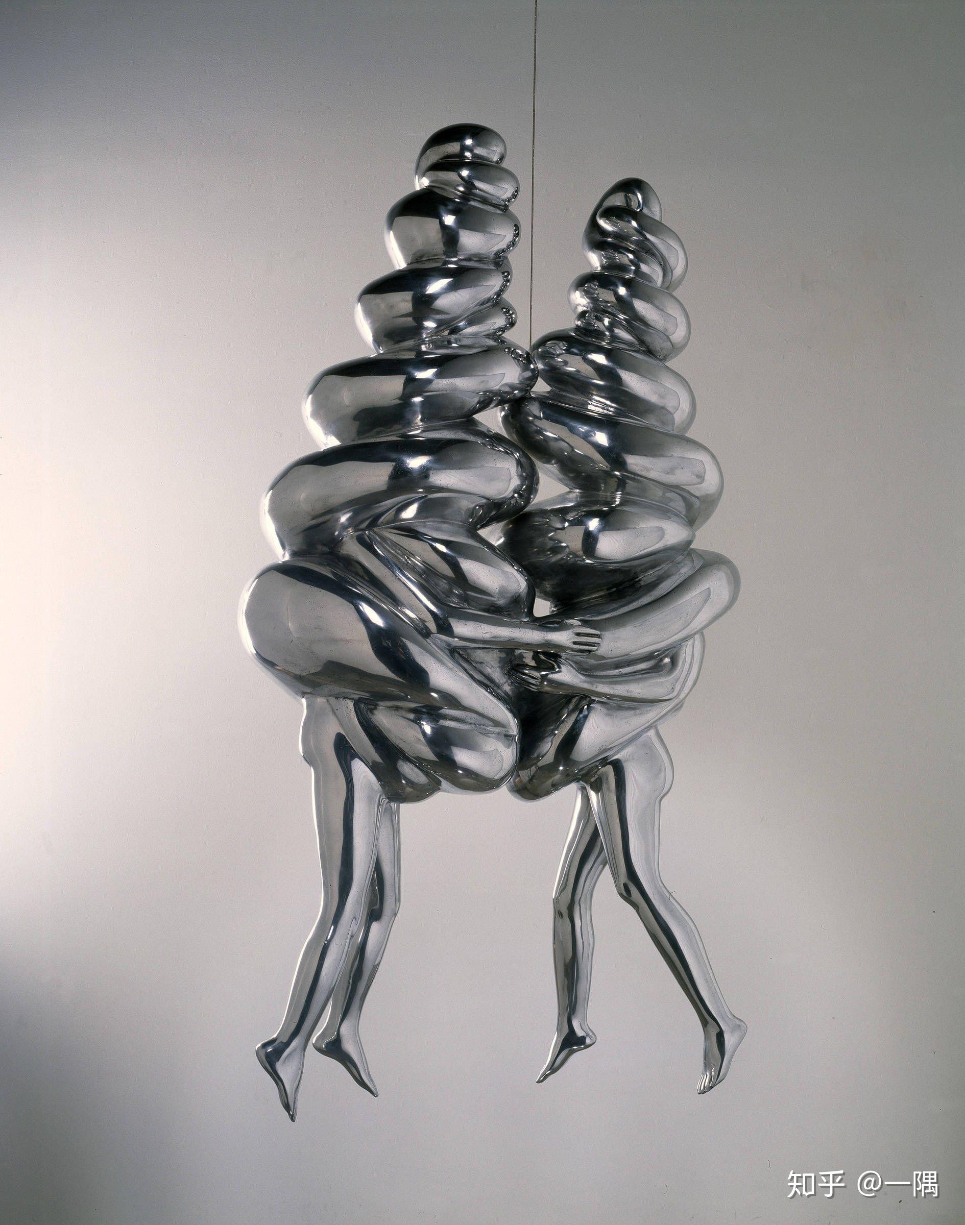 15古怪不优雅的姿态louisebourgeois