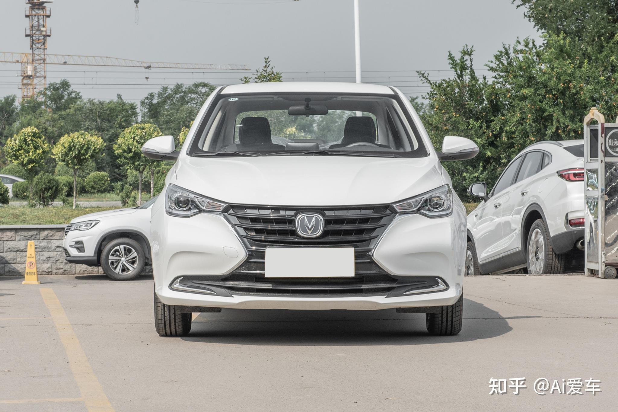 很便宜的三厢家用车,小排量自吸很省油,省钱好养,实拍长安悦翔