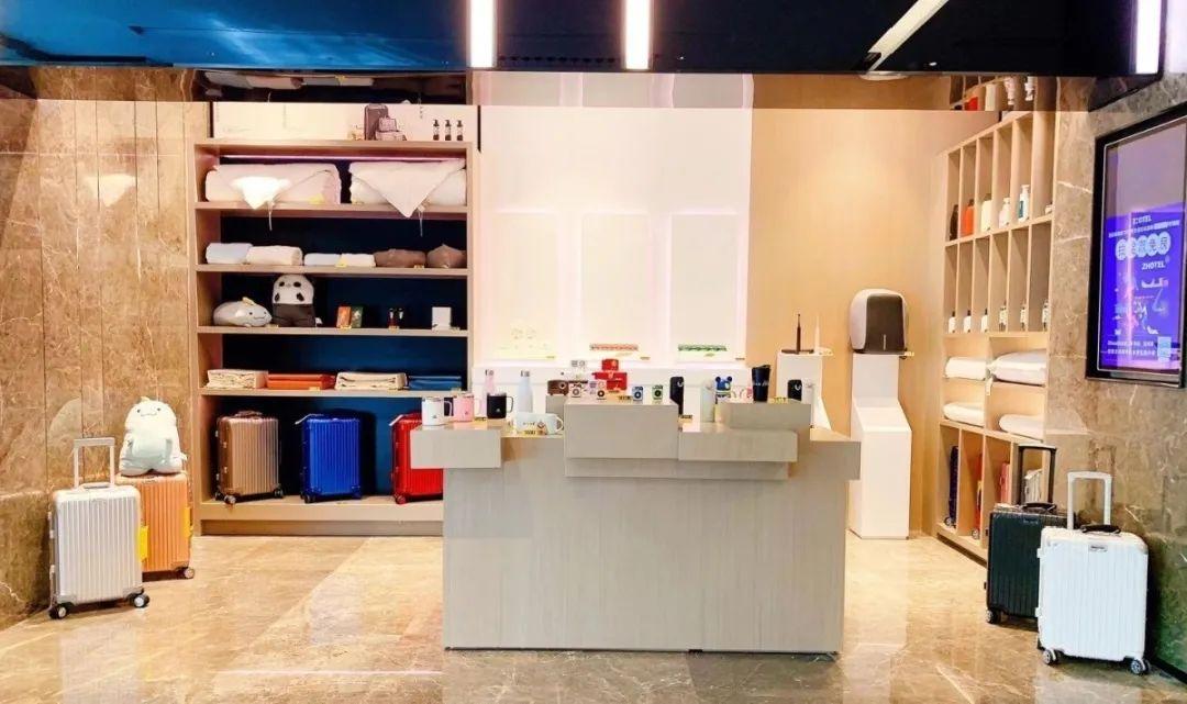 亚朵生活现已有上百个自营sku,包括高品质原创产品,以及与联合ip品牌