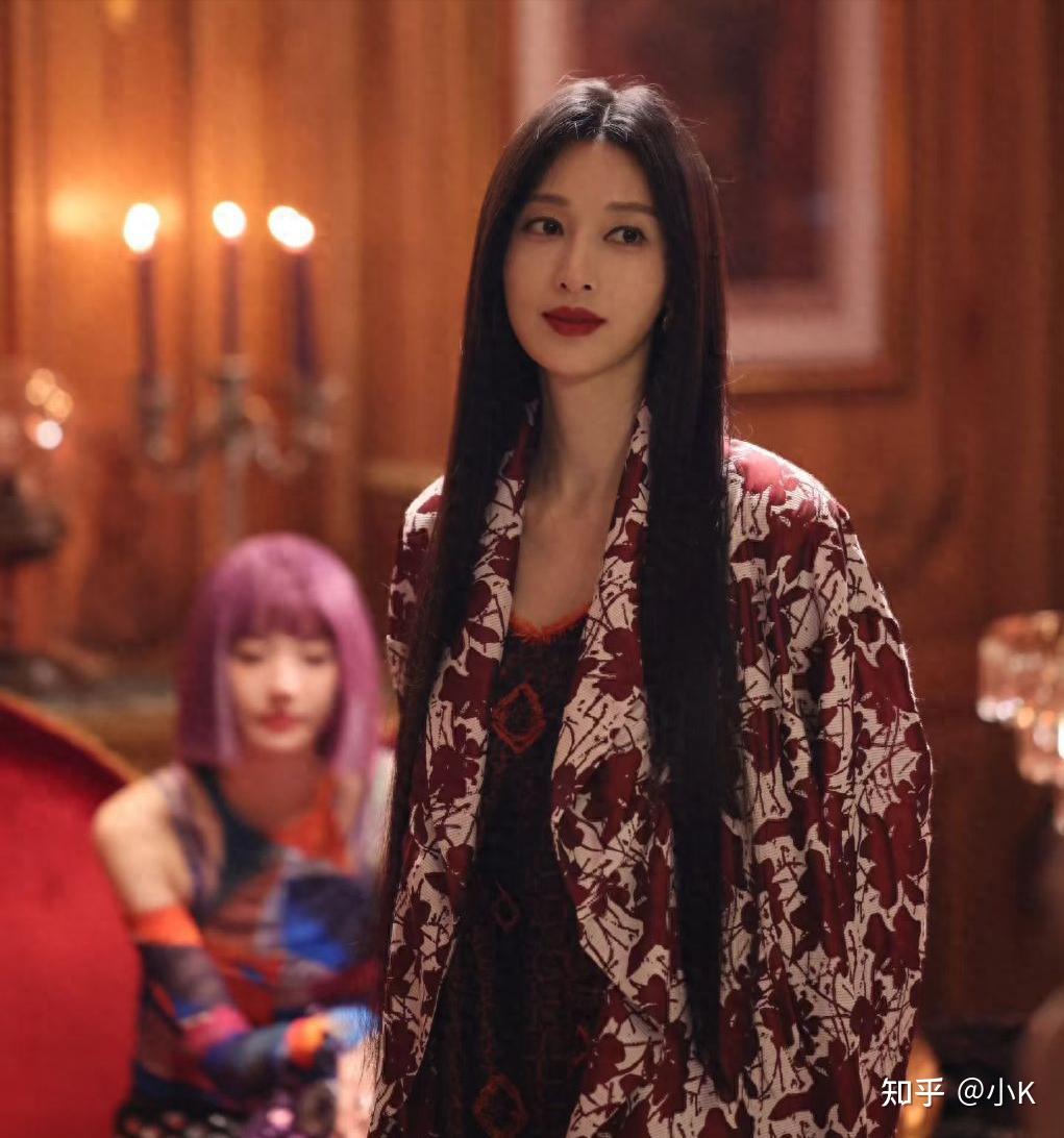 张俪的女人味,一般人都顶不住,裸背冲上热搜,41岁依然前凸后翘 - 知乎