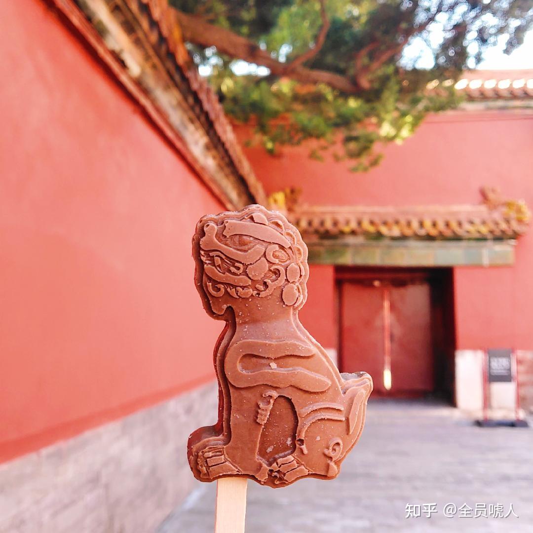 故宫脊兽可以说是最具有代表性的文创雪糕之一,游客抬头的时候总能一