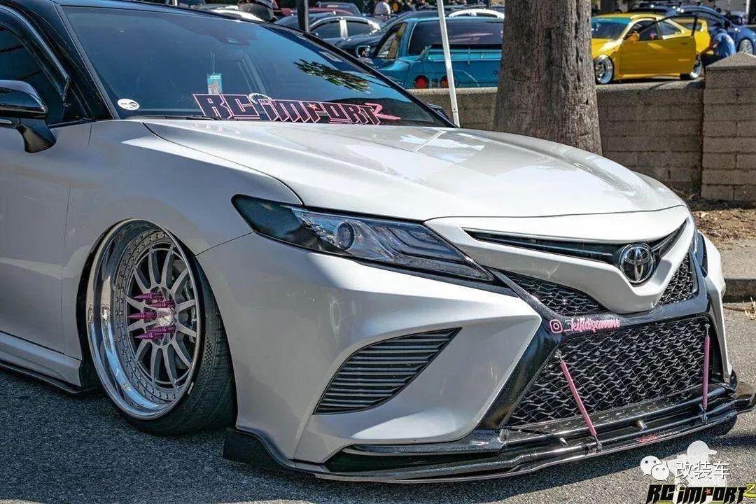 美女车主改装八代丰田凯美瑞低趴素雅姿态的完美呈现