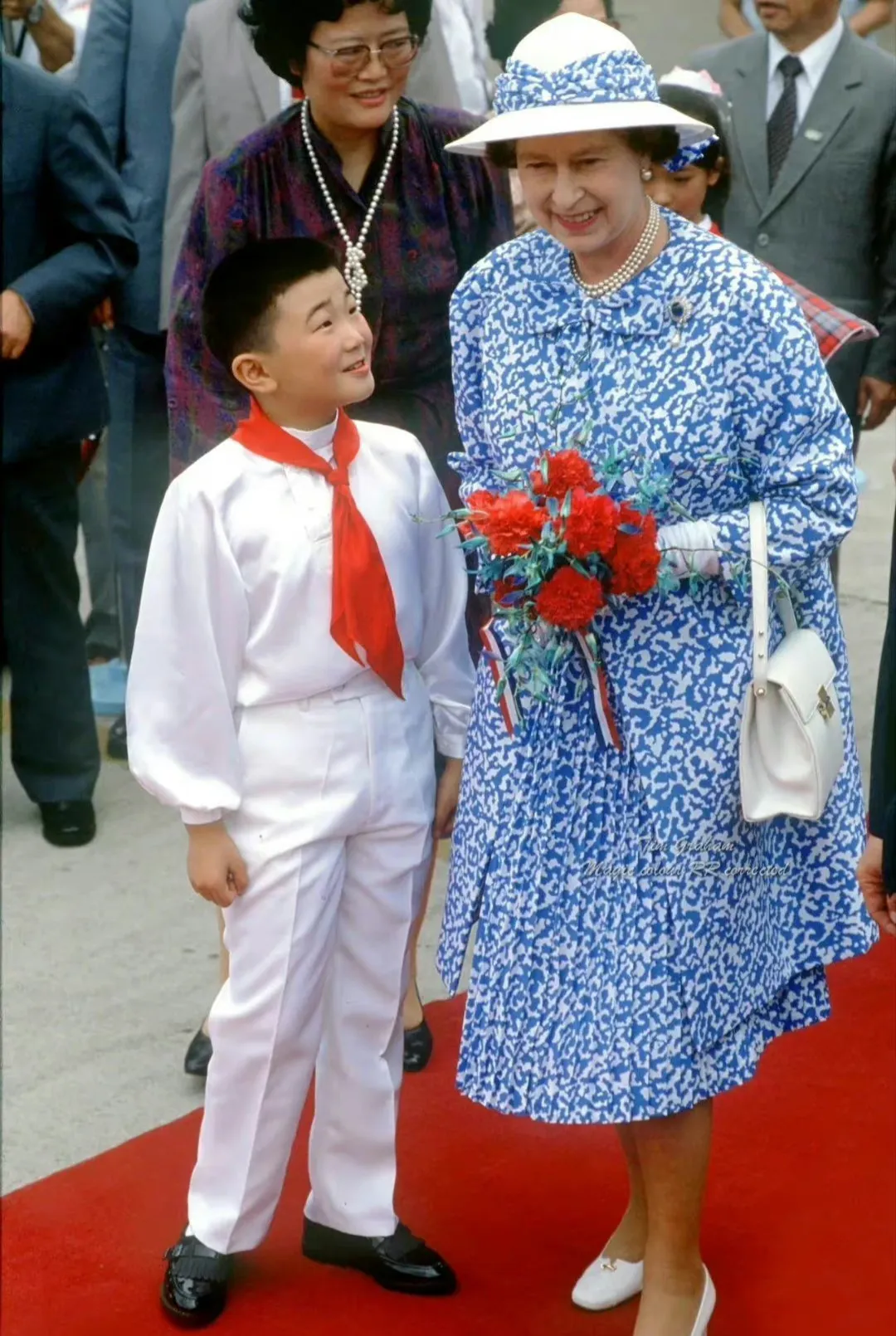 广州作为女王访华的最后一站,活动安排的十分紧张,每一个行程都精确到