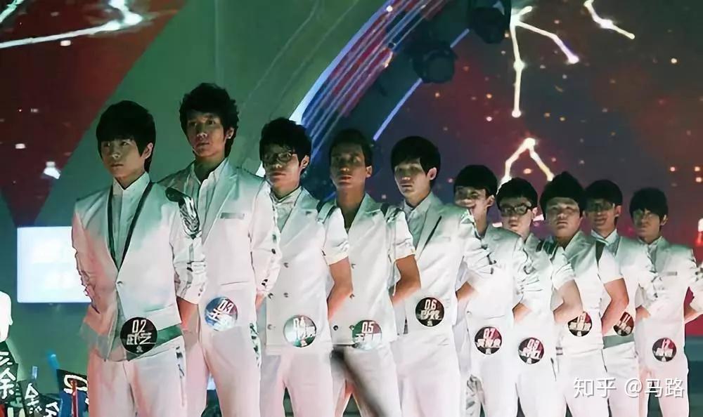 草根选秀,只用作品和实力说话2003年8月,一档名为《超级男声》的节目