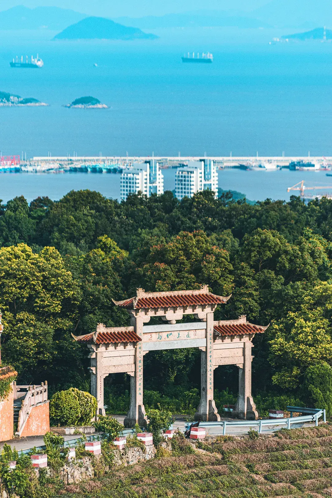 海上天桥通车了躺看山峦云雾百年古刹