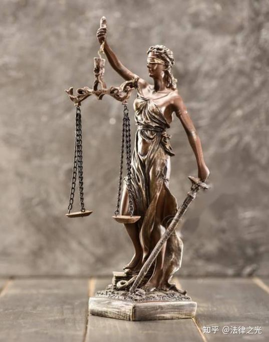 法哲馆手持天平与利剑的正义女神为何蒙眼闭目